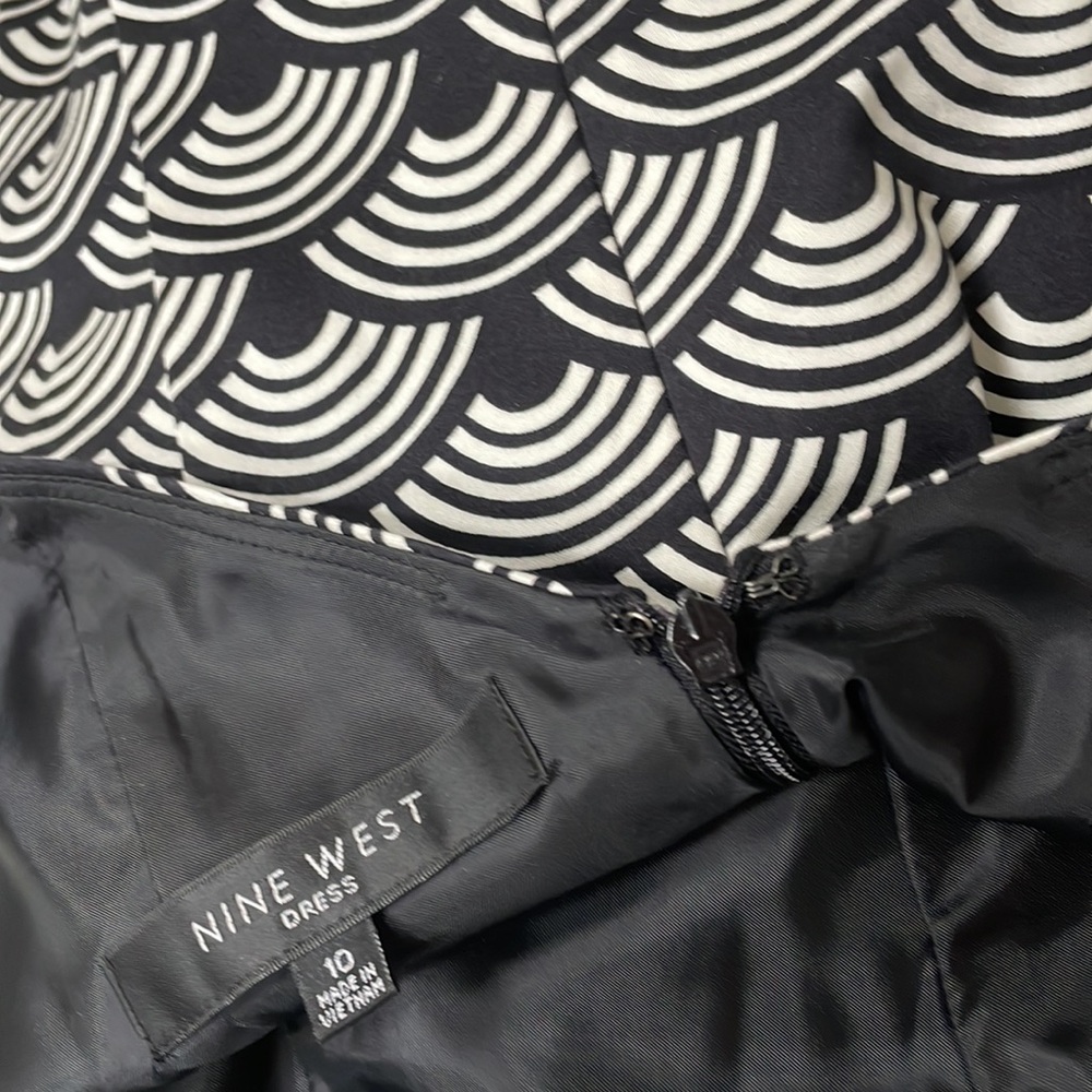 Classic, fitted, fully lined with a flare@ bottom hem. - Picture 3 of 4
